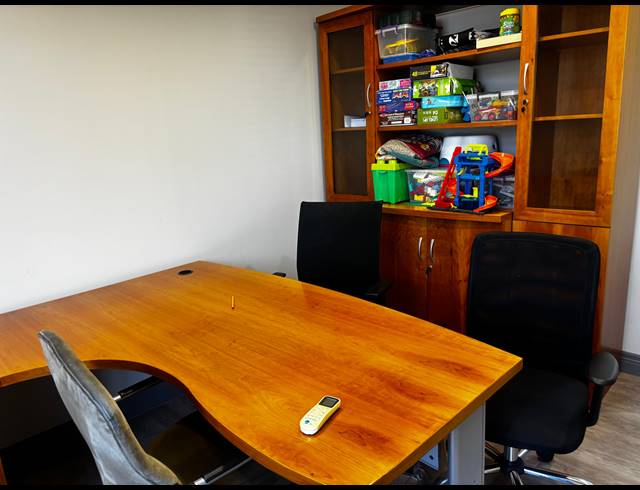 24M² OFFICE TO LET IN DUNKELD WEST